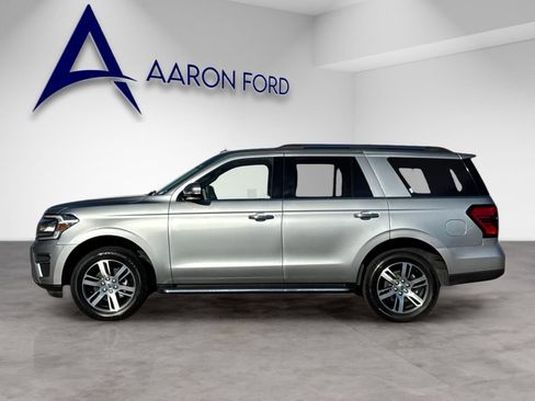 Used 2023 Ford Expedition Limited image 3