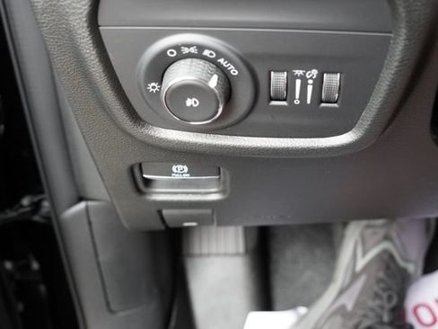 Used 2025 Jeep Grand Cherokee Limited w/ Black Appearance Package AWD/4WD image 26