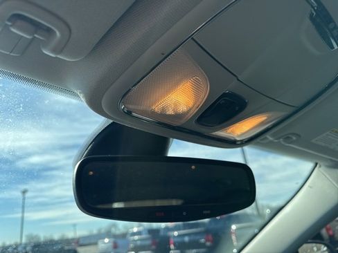 Used 2019 Jeep Cherokee Limited image 32