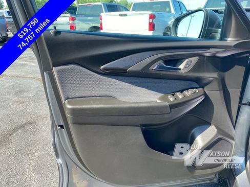 Used 2022 Chevrolet TrailBlazer LT w/ Convenience Package FWD image 12