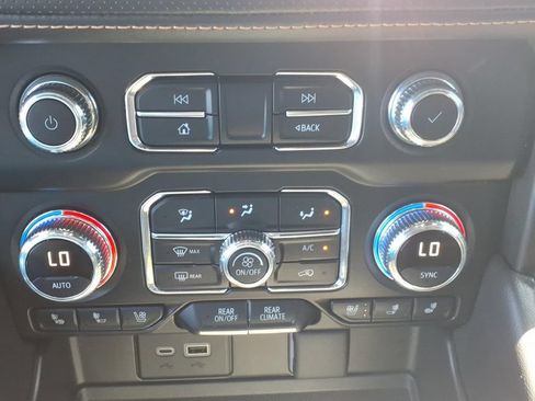 Used 2023 GMC Yukon AT4 AWD/4WD image 8