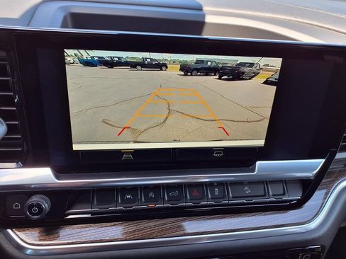 Used 2022 Chevrolet Silverado 1500 LT AWD/4WD image 7