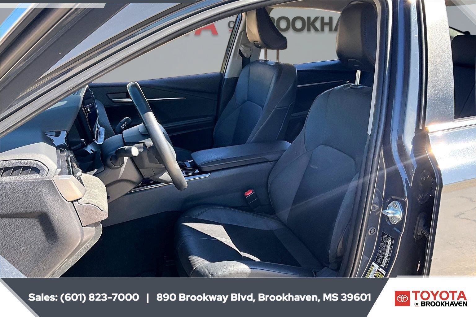 Used 2025 Toyota Camry XLE FWD image 18