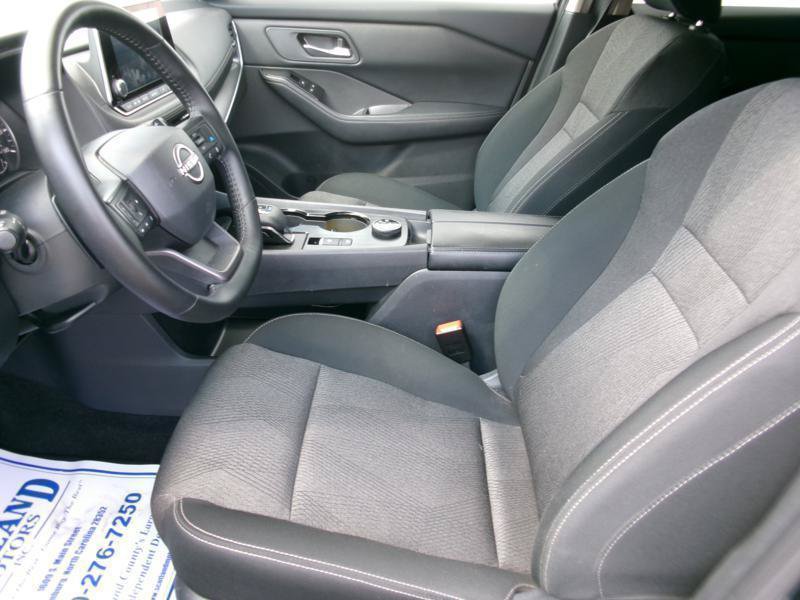 Used 2025 Nissan Rogue SV AWD/4WD image 13