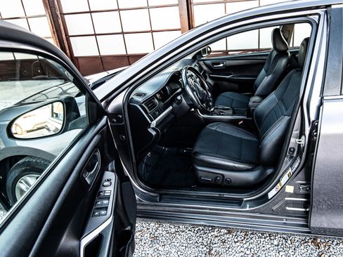Used 2015 Toyota Camry SE image 26