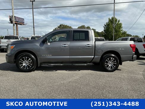 Used 2021 Nissan Titan SV w/ SV Convenience Package AWD/4WD image 2