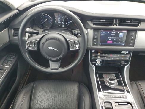 Used 2017 Jaguar XF Prestige AWD/4WD image 17