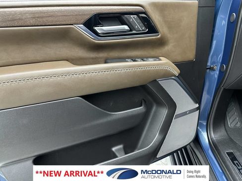Used 2025 GMC Yukon Denali Ultimate AWD/4WD image 13