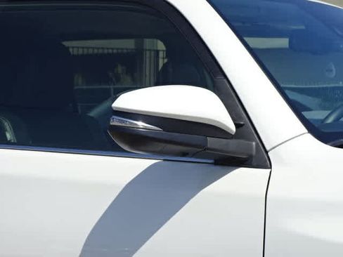 Used 2021 Toyota 4Runner Limited AWD/4WD image 6