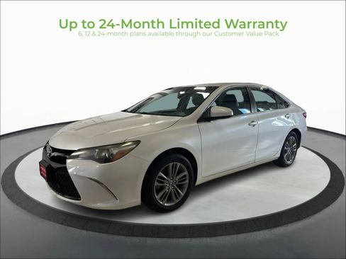 Used 2017 Toyota Camry SE w/ Moonroof Package FWD image 3