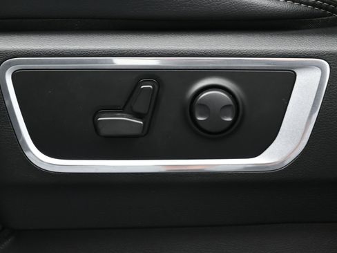 Used 2023 RAM 1500 Laramie AWD/4WD image 10