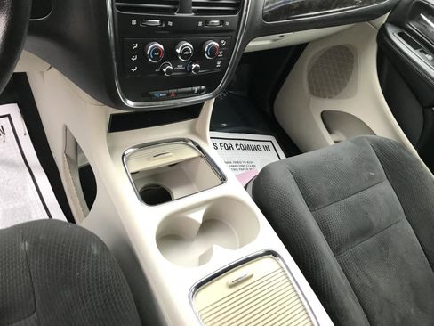 Used 2016 Dodge Grand Caravan SXT FWD image 14