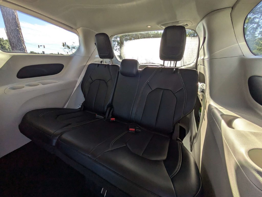 Used 2024 Chrysler Pacifica Touring-L FWD image 14