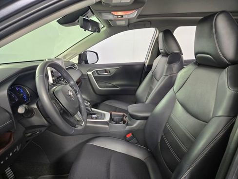 Used 2020 Toyota RAV4 Limited image 15