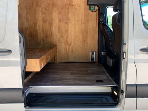 Used 2020 Mercedes-Benz Sprinter 2500 image 18