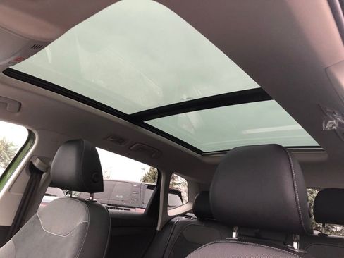 New 2026 Volkswagen Taos SE image 14