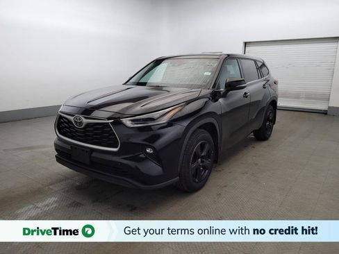 Used 2021 Toyota Highlander LE image 1