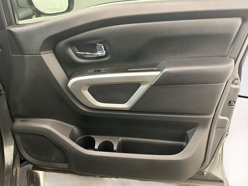 Used 2018 Nissan Titan SV w/ SV Convenience Package AWD/4WD image 33