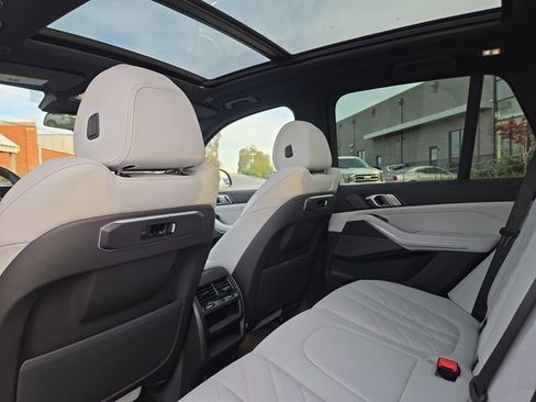 Used 2026 BMW X5 sDrive40i w/ Premium Package image 16