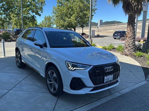 Used 2025 Audi Q3 2.0T Premium w/ Convenience Plus Package image 4