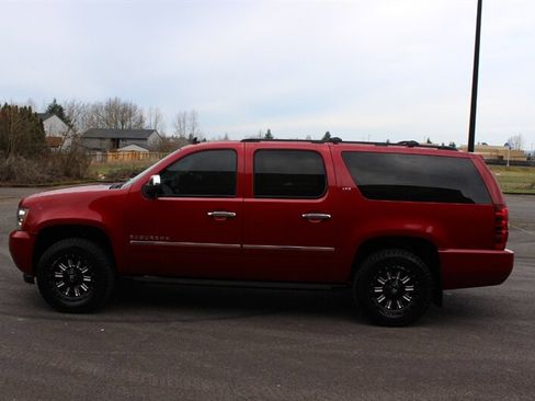 Used 2012 Chevrolet Suburban LTZ image 7
