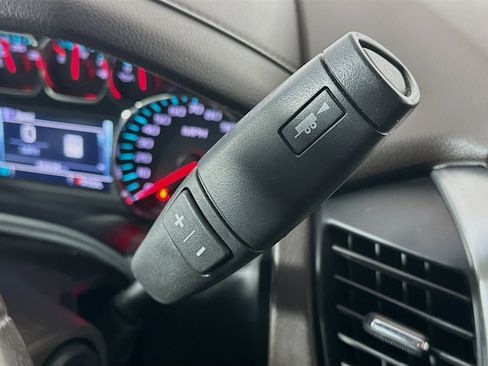 Used 2020 Chevrolet Suburban LT image 24