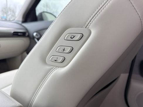 Used 2024 Genesis GV60 RWD image 19