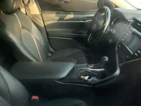 Used 2018 Toyota Camry SE w/ Moonroof Package FWD image 4