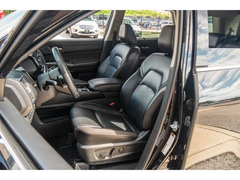 Used 2023 Nissan Pathfinder SL AWD/4WD image 10