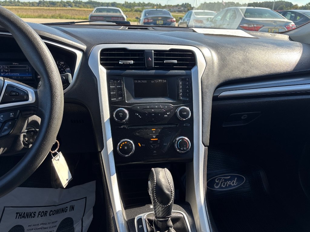 Used 2014 Ford Fusion SE FWD image 15