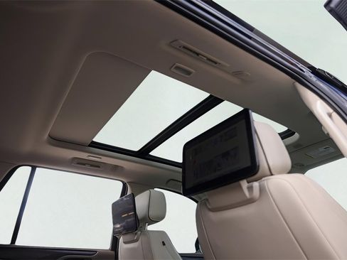 Used 2024 GMC Yukon Denali w/ Denali Reserve Package image 38