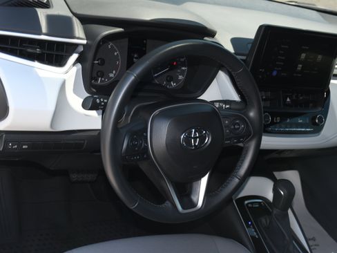 Used 2025 Toyota Corolla SE FWD image 8