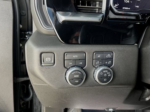 Used 2025 GMC Sierra 1500 SLT AWD/4WD image 11