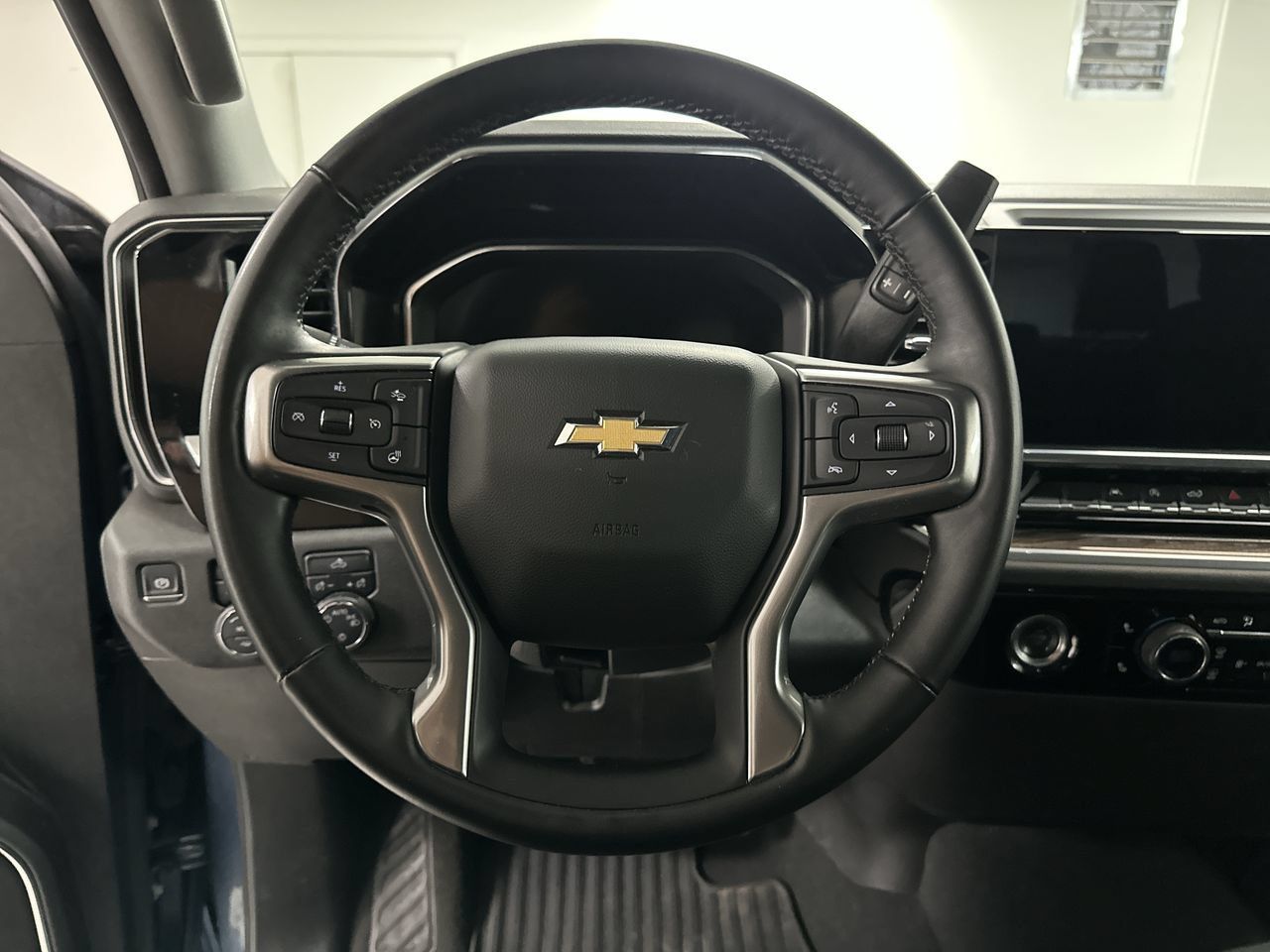 Used 2024 Chevrolet Silverado 1500 LT AWD/4WD image 13
