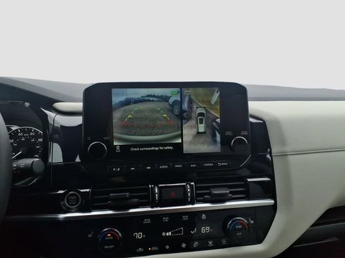 Used 2023 Nissan Pathfinder SL image 29