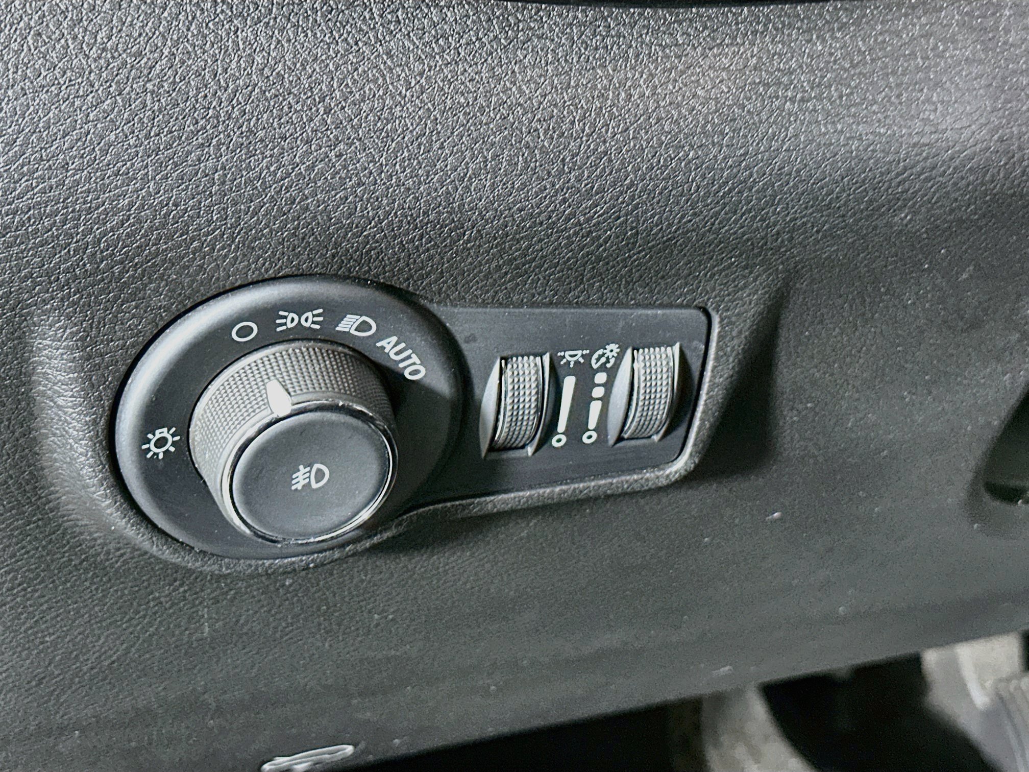 Used 2025 Jeep Compass Trailhawk AWD/4WD image 17