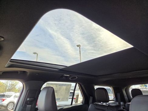 New 2026 Ford Explorer Platinum image 10