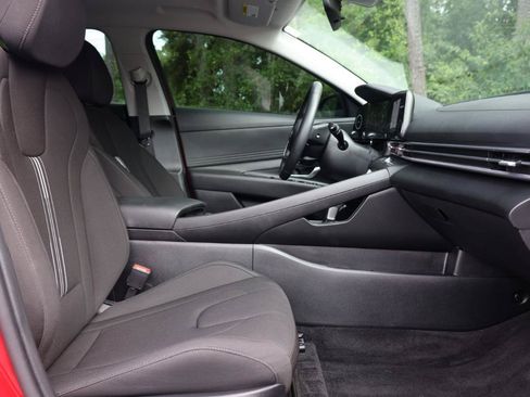 Used 2024 Hyundai Elantra SEL w/ Convenience Package FWD image 19
