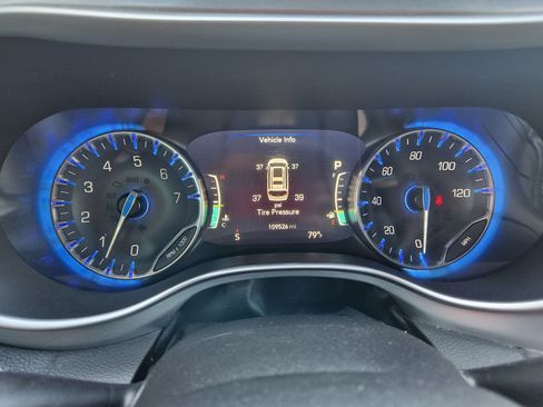 Used 2021 Chrysler Pacifica Touring-L w/ Premium & Safety Sphere Group FWD image 26