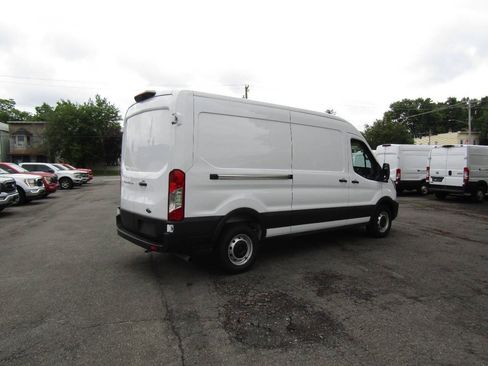 Used 2025 Ford Transit 250 148 Medium Roof RWD image 31