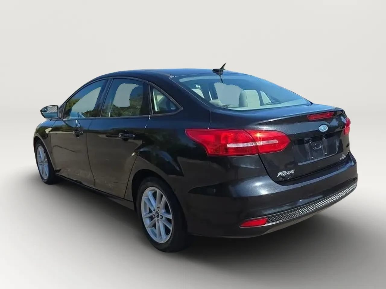Used 2015 Ford Focus SE FWD image 5