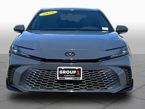 Used 2025 Toyota Camry SE FWD image 3
