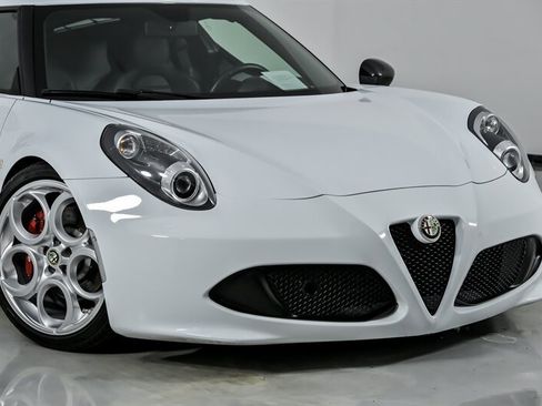 Used 2015 Alfa Romeo 4C Coupe w/ Leather Interior Group RWD image 2