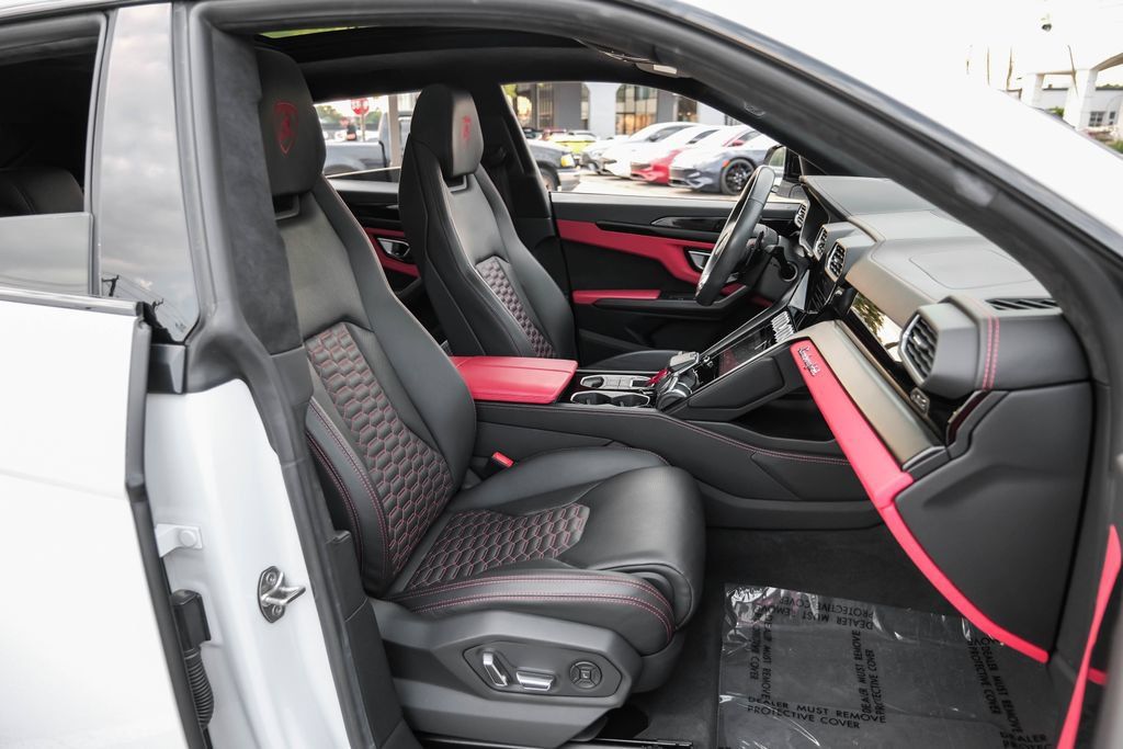 Used 2022 Lamborghini Urus AWD/4WD image 44