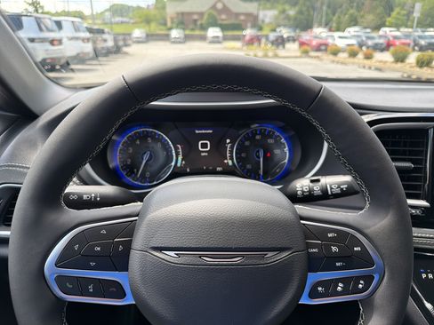 New 2027 Chrysler Pacifica Select FWD image 37