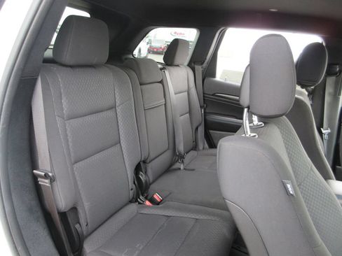Used 2019 Jeep Grand Cherokee Laredo AWD/4WD image 21