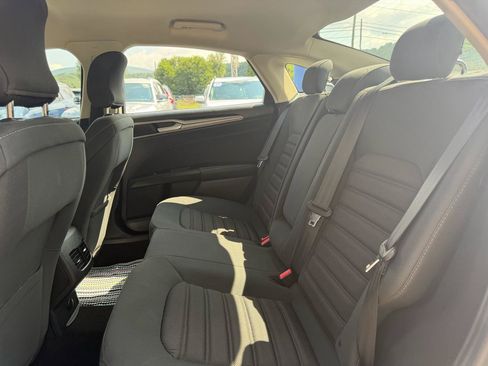 Used 2019 Ford Fusion SE FWD image 17