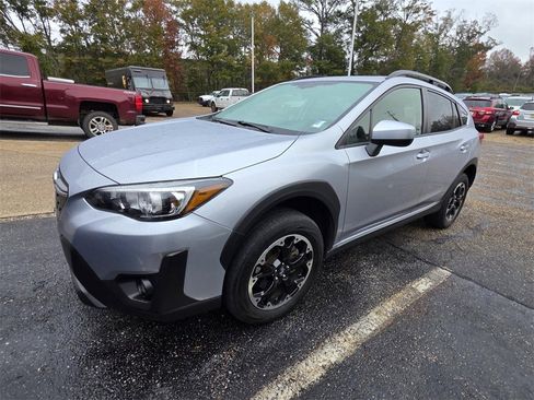 Used 2023 Subaru Crosstrek 2.0i Premium image 4