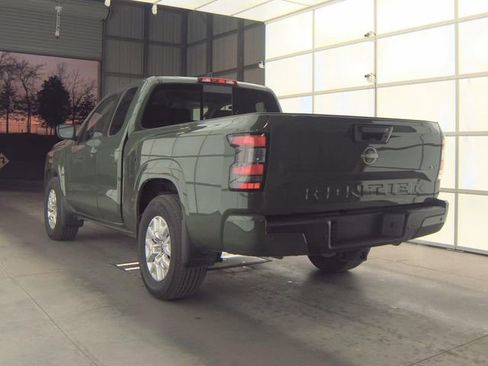 Used 2024 Nissan Frontier SV w/ SV Convenience Package image 4