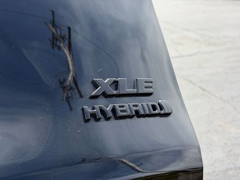 Used 2022 Toyota RAV4 XLE w/ Convenience Package image 32